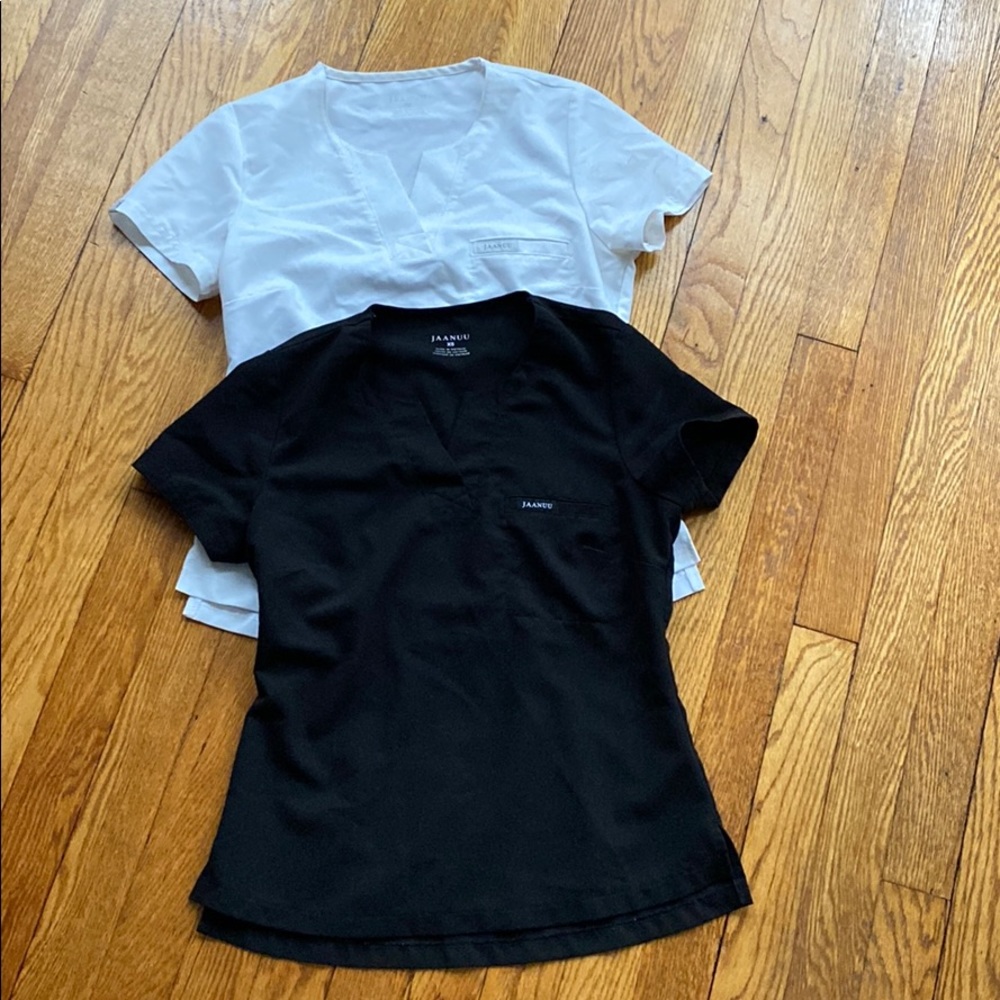 Jaanuu scrub top bundle🤍